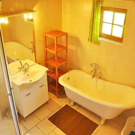 Nature Hideaway In St Germain Du Pert Dom wakacyjny